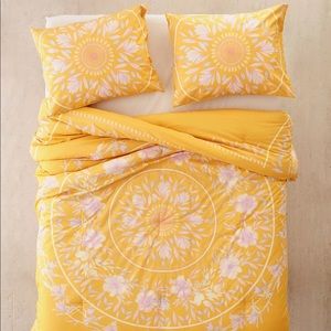 Urban Outfitters Iris Floral Yellow Bedding Queen